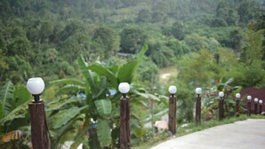 Garden - The Kiriwong Valley Vaillas & Restaurant (Lan Saka)