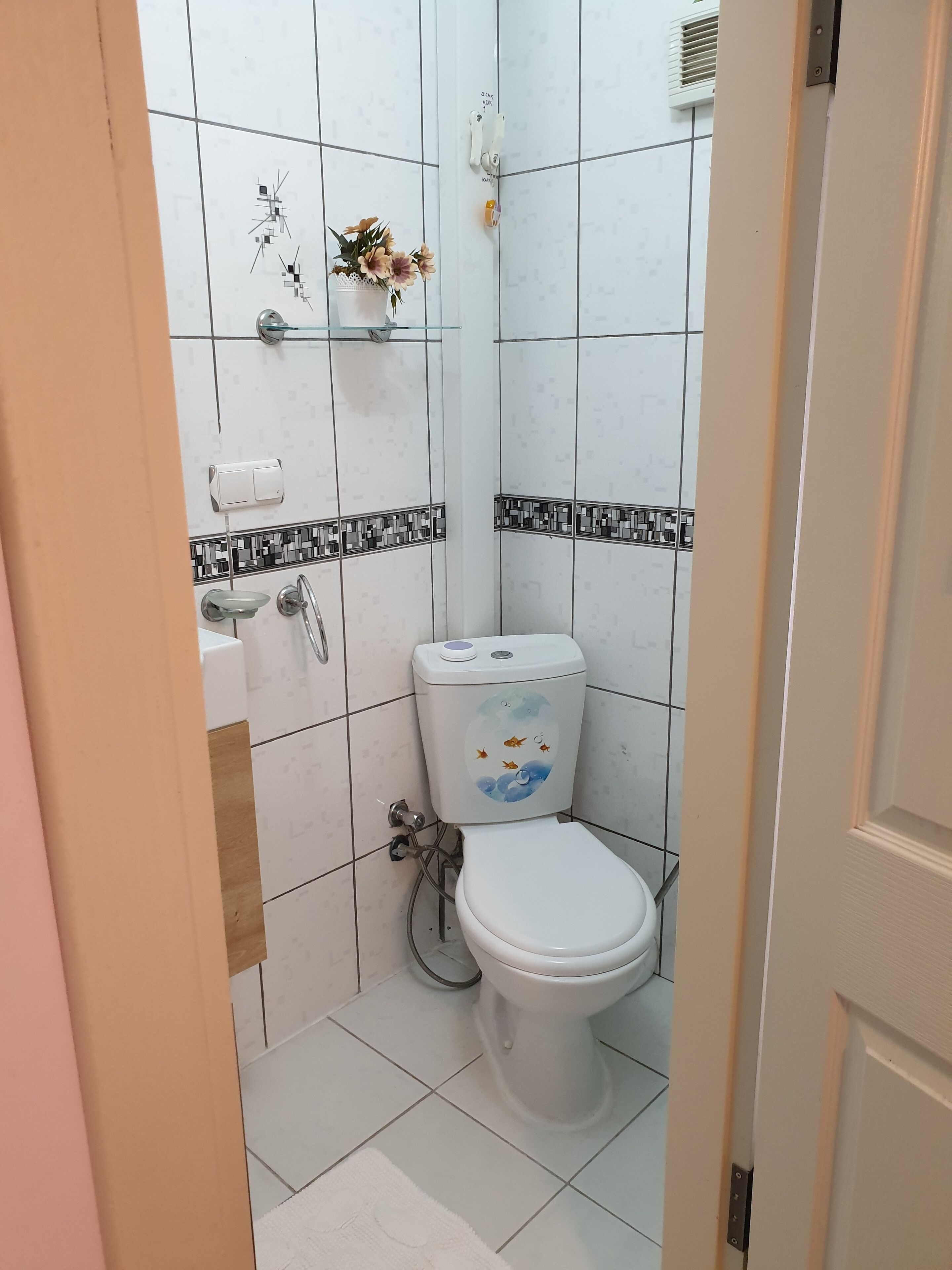 comfort room, 1 queen bed, ensuite, mountain view | bathroom | shower, free toiletries, hair dryer, dressing gowns