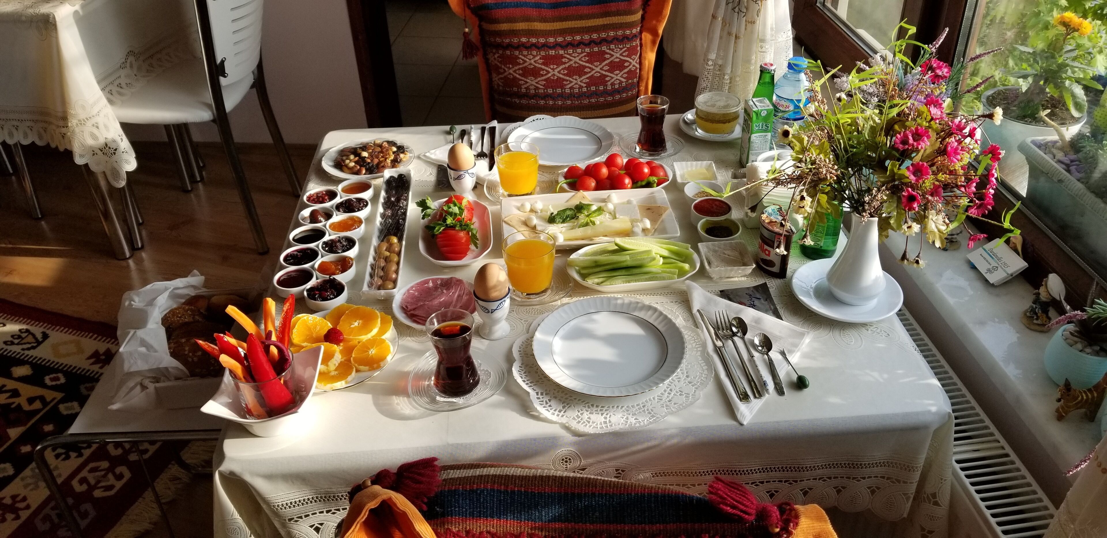 daily continental breakfast (try 8 per person)