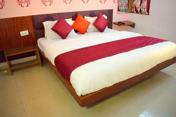 Free WiFi, bed sheets