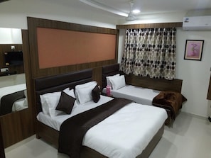 Free WiFi, bed sheets