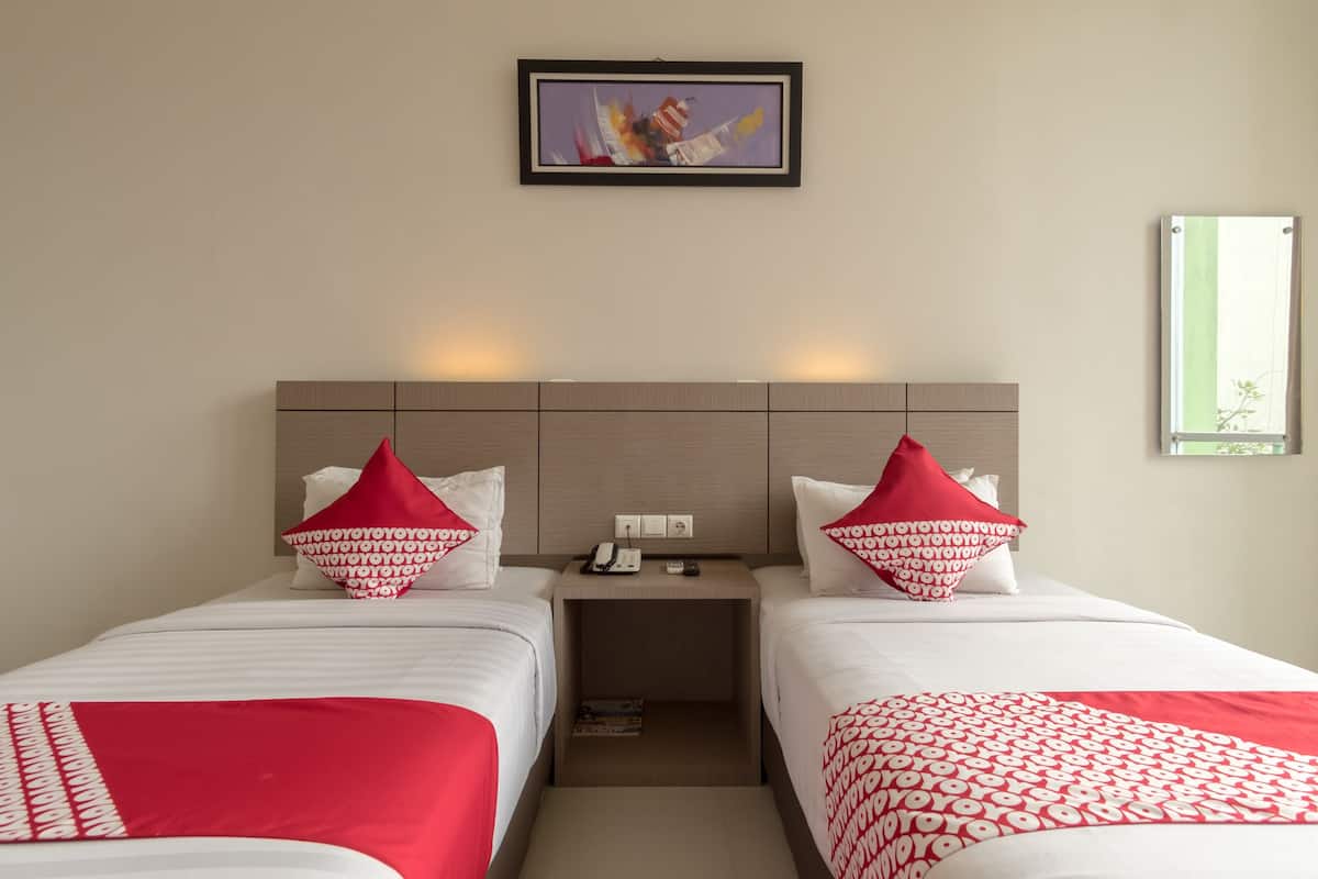 Deluxe Twin Room, 2 Single Beds, Non Smoking | 1 bedroom, desk, free WiFi, bed sheets