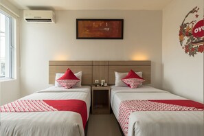 Standard Twin Room, 2 Twin Beds, Non Smoking | 1 bedroom, desk, free WiFi, bed sheets