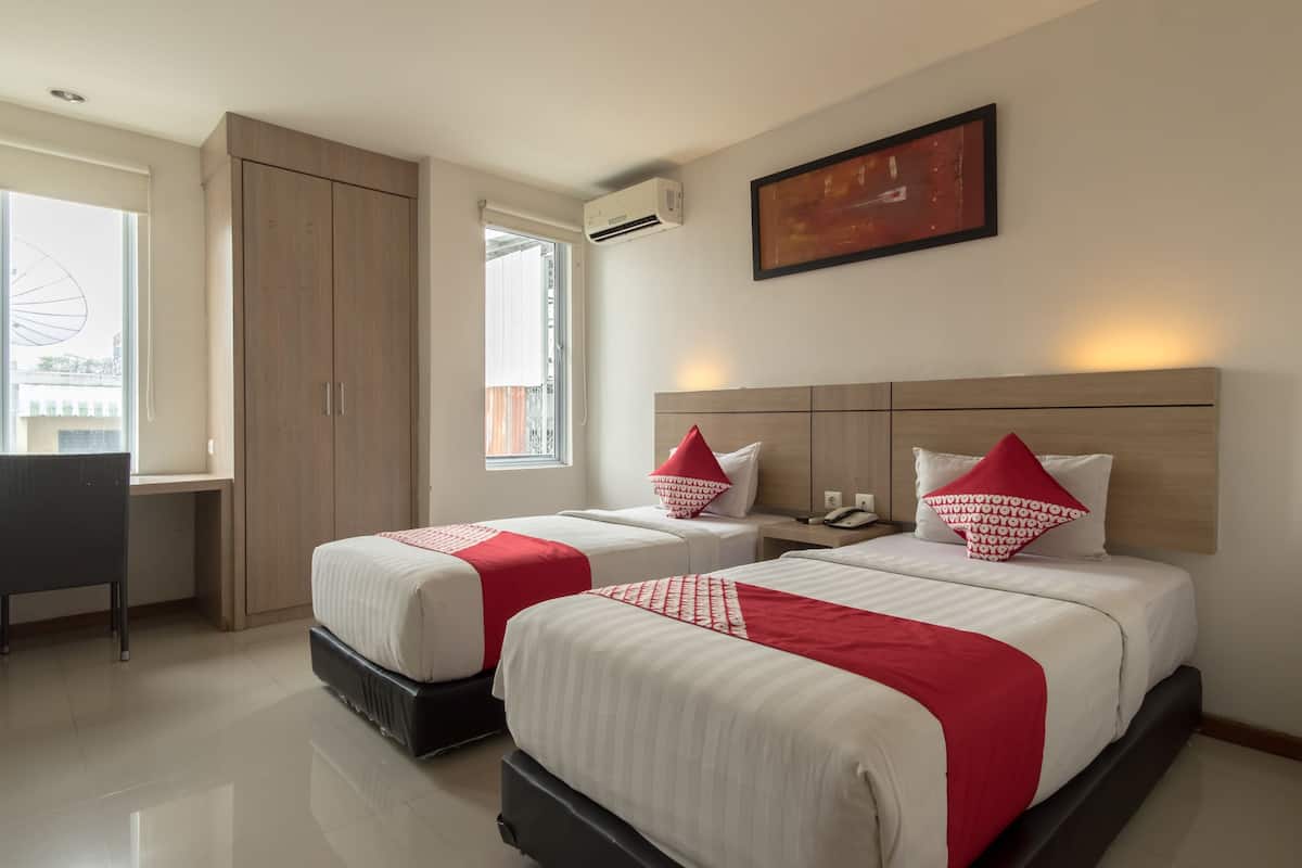 Standard Twin Room, 2 Single Beds, Non Smoking | 1 bedroom, desk, free WiFi, bed sheets