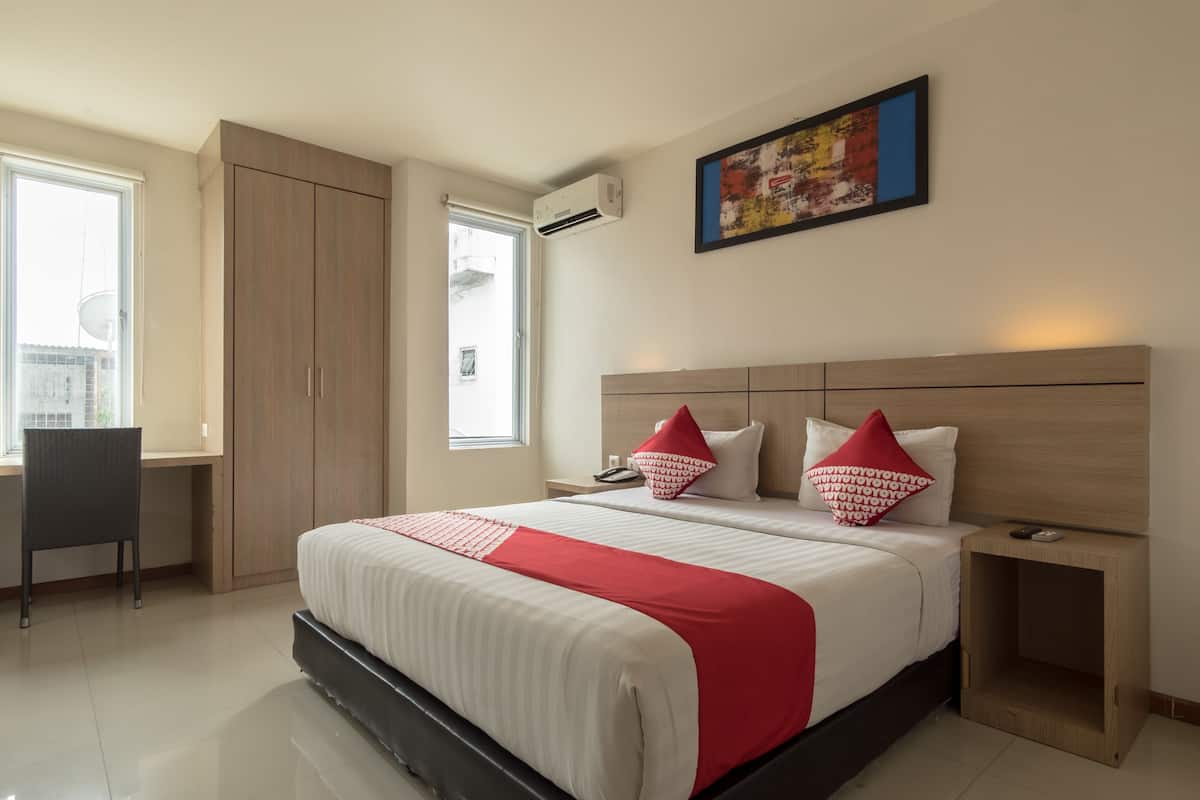 Standard Double Room, 1 Double Bed, Non Smoking | 1 bedroom, desk, free WiFi, bed sheets