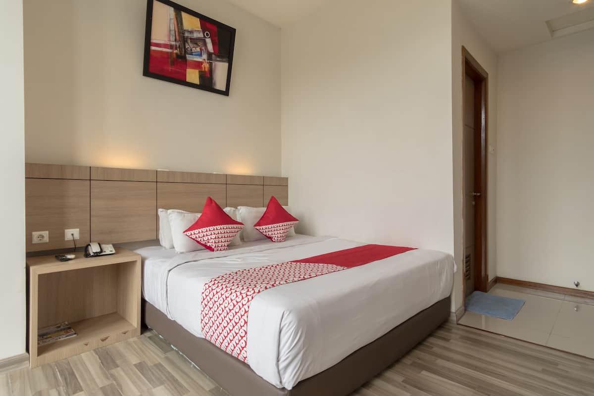 Family Suite, Non Smoking | 1 bedroom, desk, free WiFi, bed sheets