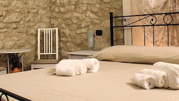 Quadruple Room | In-room safe, free WiFi, bed sheets, wheelchair access