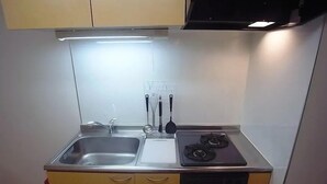 Chambre double, non-fumeur (Apartment 205 ) | Cuisinette privée