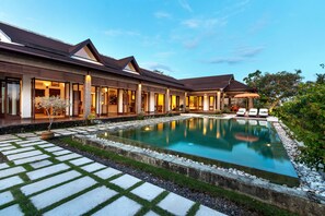 Outdoor pool - Villa Griya Aditi by Villa Finder (Sukawati)