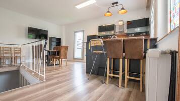 City Apartment, 6 Bedrooms, Non Smoking, City View | Private kitchen | Coffee/tea maker, fridge, microwave, oven