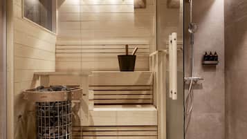 Lapland Suite (with sauna) | 浴室 | 免費梳洗用品、風筒、坐浴桶、提供毛巾