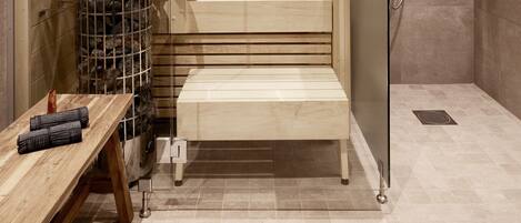 Lapland Suite (with sauna) | Kylpyhuone | Ilmaiset hygieniatuotteet, hiustenkuivaaja, bidee, pyyhkeet