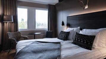 Junior-studiosuite - 1 kingsize-seng | 1 soveværelse, arbejdsområde til bærbare computere, mørklægningsgardiner