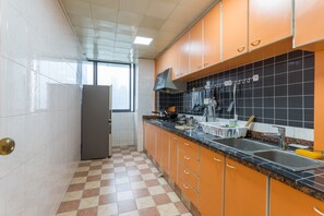 Apartamento com design assinado, 3 quartos | Cozinha privada | Geladeira grande, cooktop, chaleira elétrica