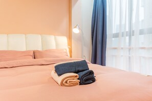 Signature-Apartment, 3 Schlafzimmer | 3 Schlafzimmer, hochwertige Bettwaren, Daunenbettdecken, Schreibtisch