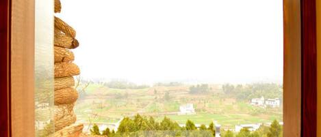 Dusj, toalettartikler (inkludert), tøfler og håndklær