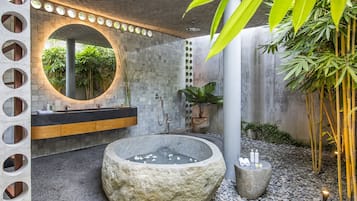 Bathtub dan shower terpisah dan pancuran hujan