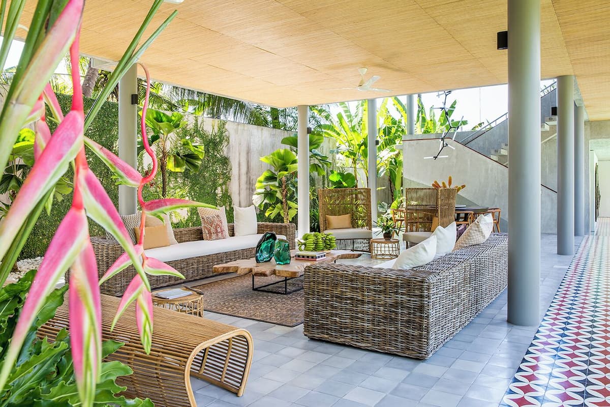 1 sovrum, värdeförvaringsskåp på rummet och skrivbord