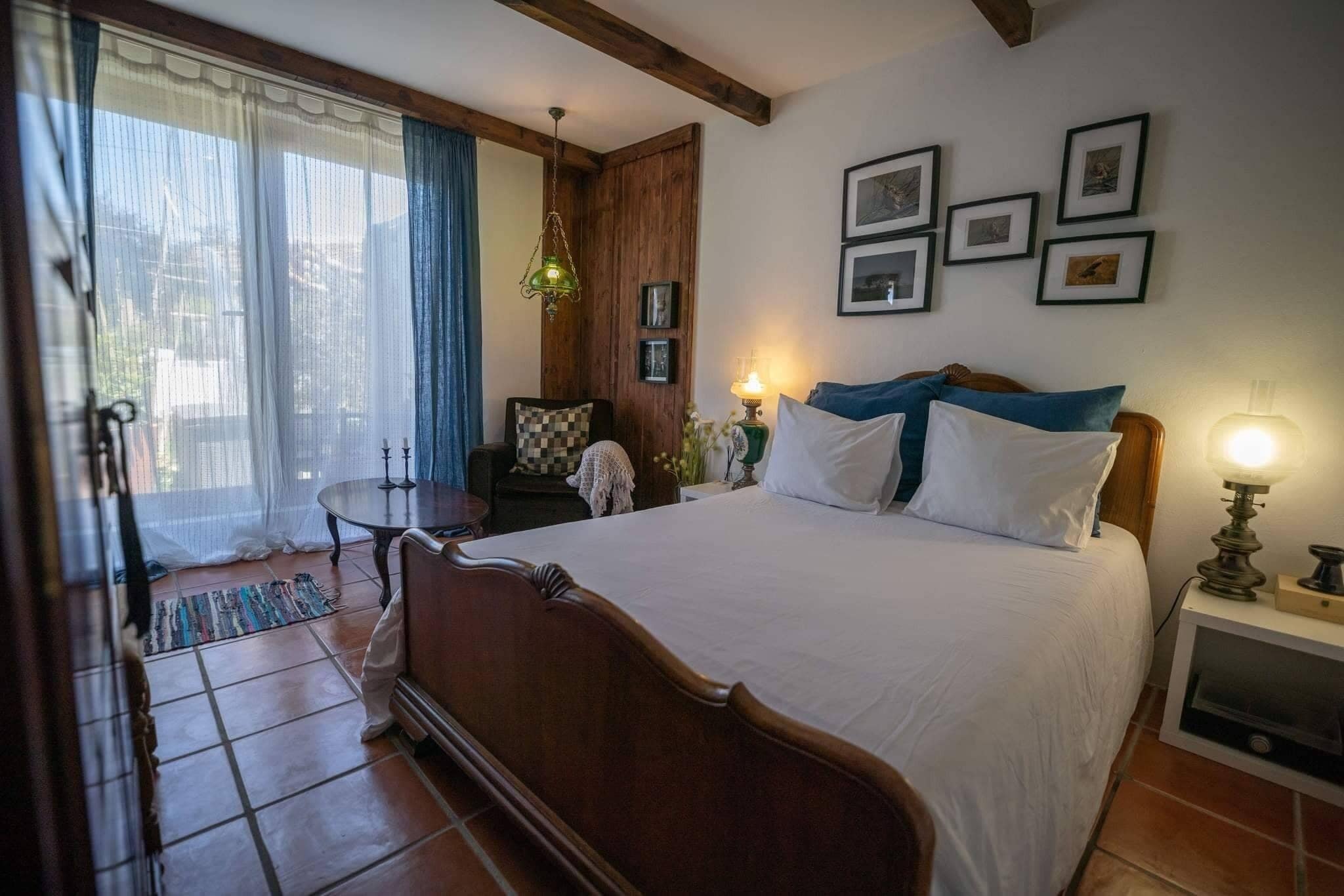 Beach House Babylon - Guest House | Individually decorated, individually furnished, laptop workspace