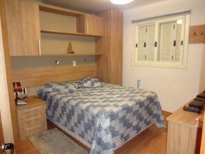 Apartamento, várias camas, para não fumantes | Ferros/tábuas de passar roupa, Wi-Fi de cortesia, roupa de cama