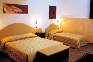 Triple Room, Multiple Beds, Non Smoking | In-room safe, desk, free WiFi - Hotel Al Barco (Santo Stino di Livenza)