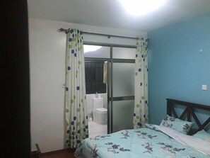 Free WiFi, bed sheets - Mararo Court (Nairobi)