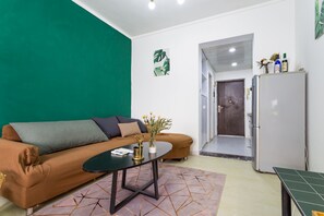 Elite-Apartment | Hochwertige Bettwaren, Daunenbettdecken, Schreibtisch