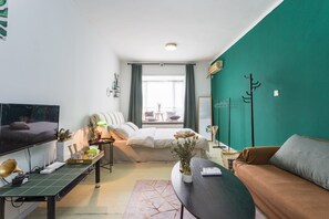 Elite-Apartment | Hochwertige Bettwaren, Daunenbettdecken, Schreibtisch