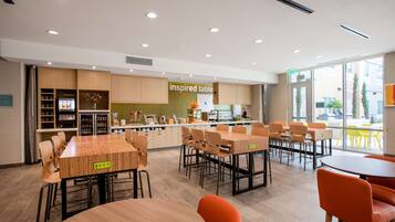 Sudah termasuk sarapan prasmanan setiap hari