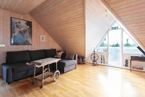 Villa, 4 Bedrooms | Living area
