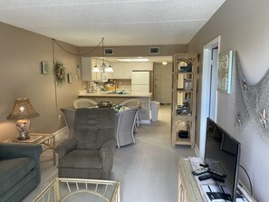 Appart'hôtel, 2 chambres | Coin séjour