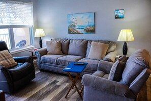 Condo, 2 Bedrooms | Living area