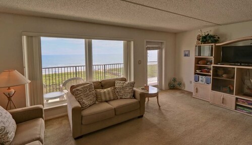 Seville 603 Minium 3 Bedroom Condo by RedAwning