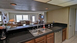 Condo, 3 habitaciones | Cocina privada | Refrigerador, horno, cafetera y tetera y tostadora