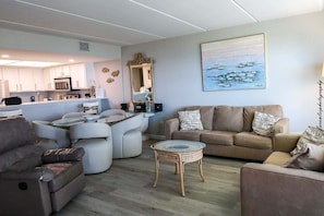 Condo, 3 Bedrooms | Living area