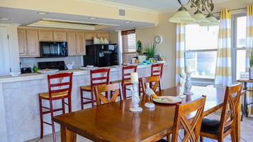 Condo, 3 Bedrooms | Dining