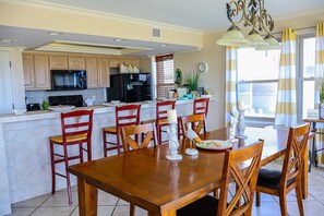 Dining - Seagull 101 Minium 3 Bedroom Condo by RedAwning (South Padre Island)
