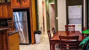 Condo, 2 Bedrooms | Dining