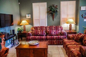 Condo, 2 Bedrooms | Living area