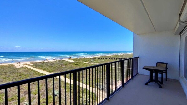 Condo, 2 Bedrooms | Property grounds