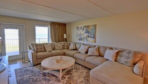 Condo, 3 Bedrooms | Living room
