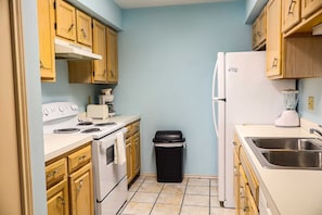 Townhome, 2 Bedrooms | Private kitchen | Fridge, oven, coffee/tea maker, toaster