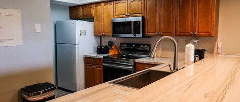 Appartement, 2 slaapkamers | Privékeuken | Een koelkast, een oven, een koffiezetapparaat/waterkoker