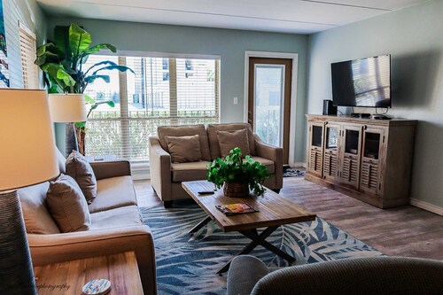 Beachview 103 Minium 2 Bedroom Condo by RedAwning