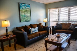 Condo, 2 Bedrooms | Living area