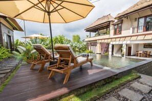 Sundeck - Villa Cendrawasih (Taro)
