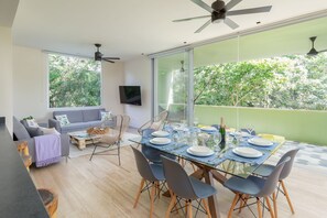 Apartamento luxo | Opções para refeição no quarto