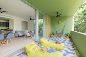 Deluxe Apartment | Balcony