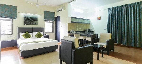 Minibar, desk, iron/ironing board, free WiFi