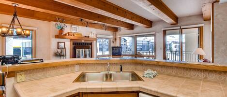 公寓客房, 2 間臥室 | 私人廚房 | 烤箱、咖啡機/沖茶器